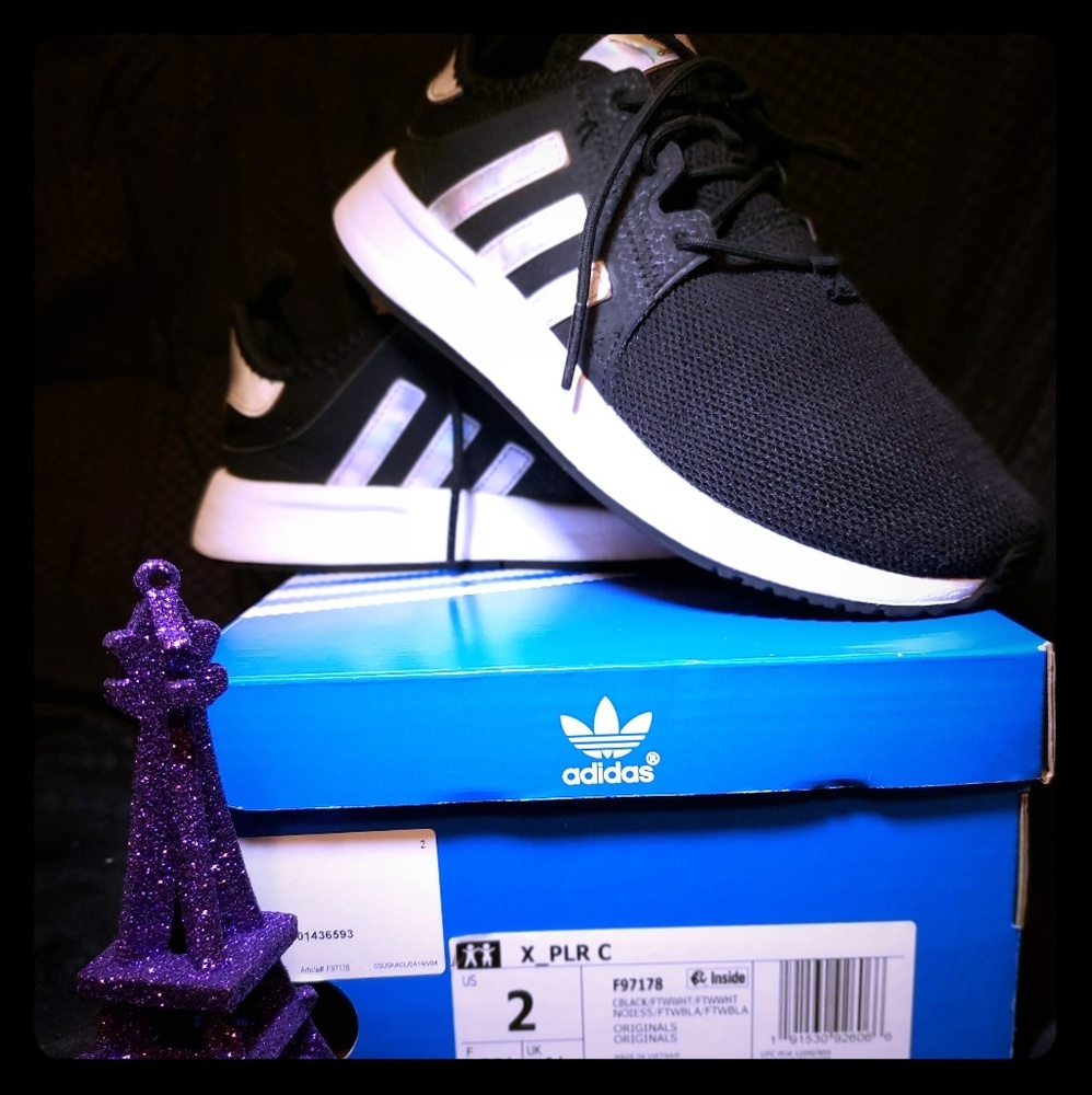 BLACK ADIDAS GIRLS TENNIS SHOES